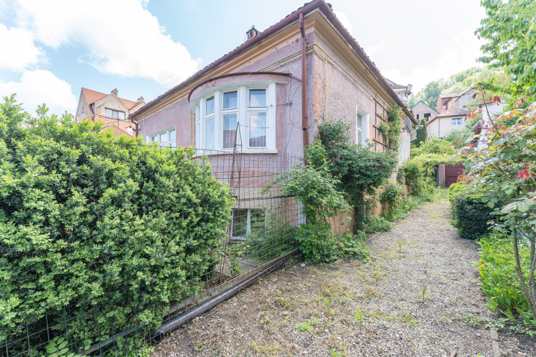 Casa deosebita, teren 749mp, locuinta sau sediu business