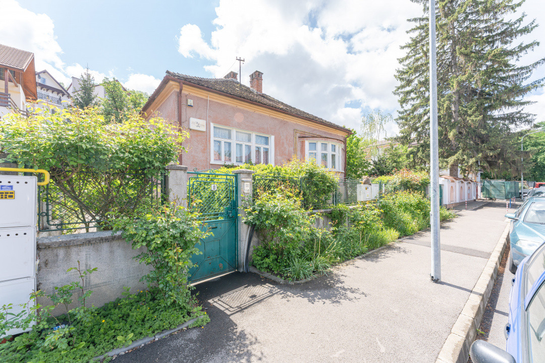 Casa deosebita, teren 749mp, locuinta sau sediu business