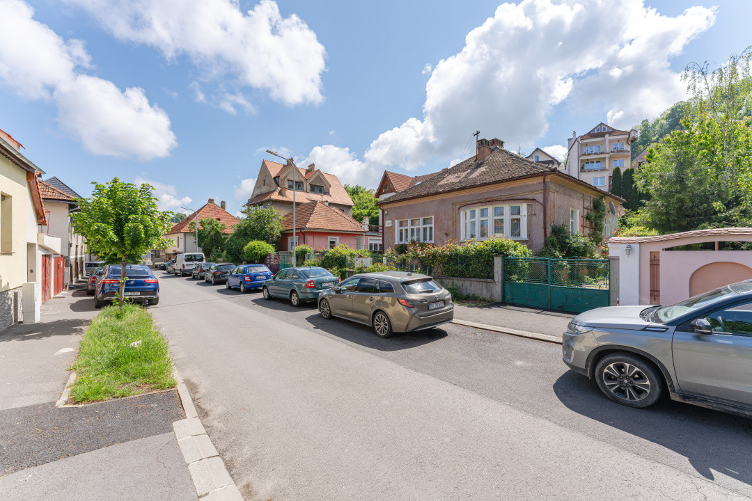 Casa deosebita, teren 749mp, locuinta sau sediu business