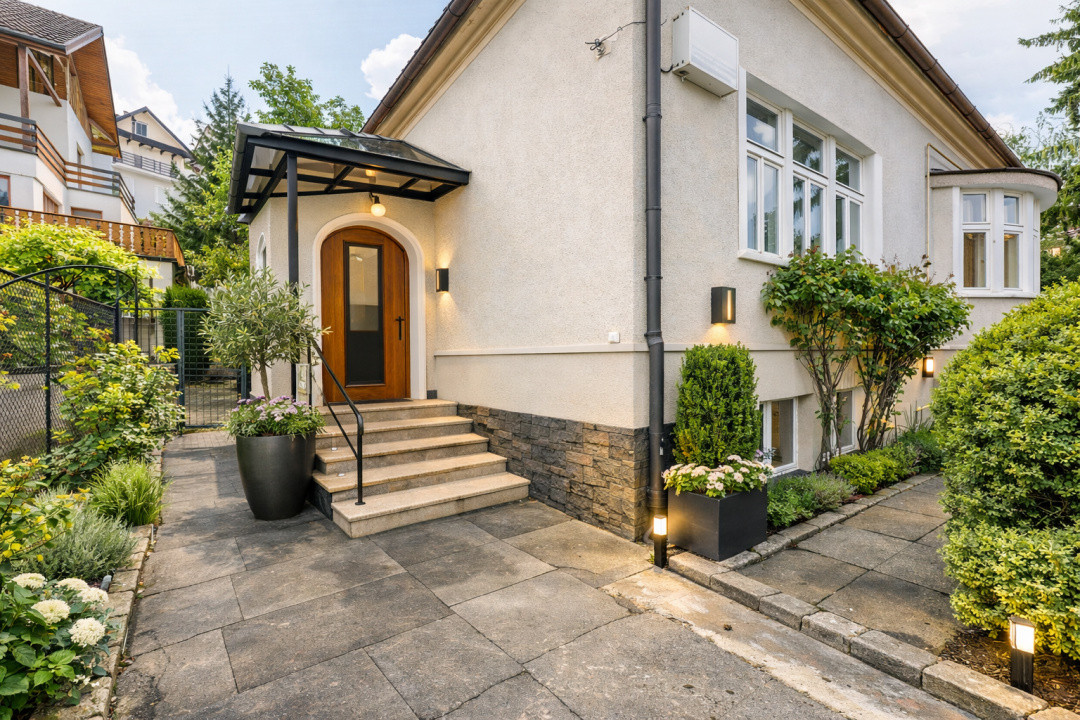 Casa deosebita, teren 749mp, locuinta sau sediu business