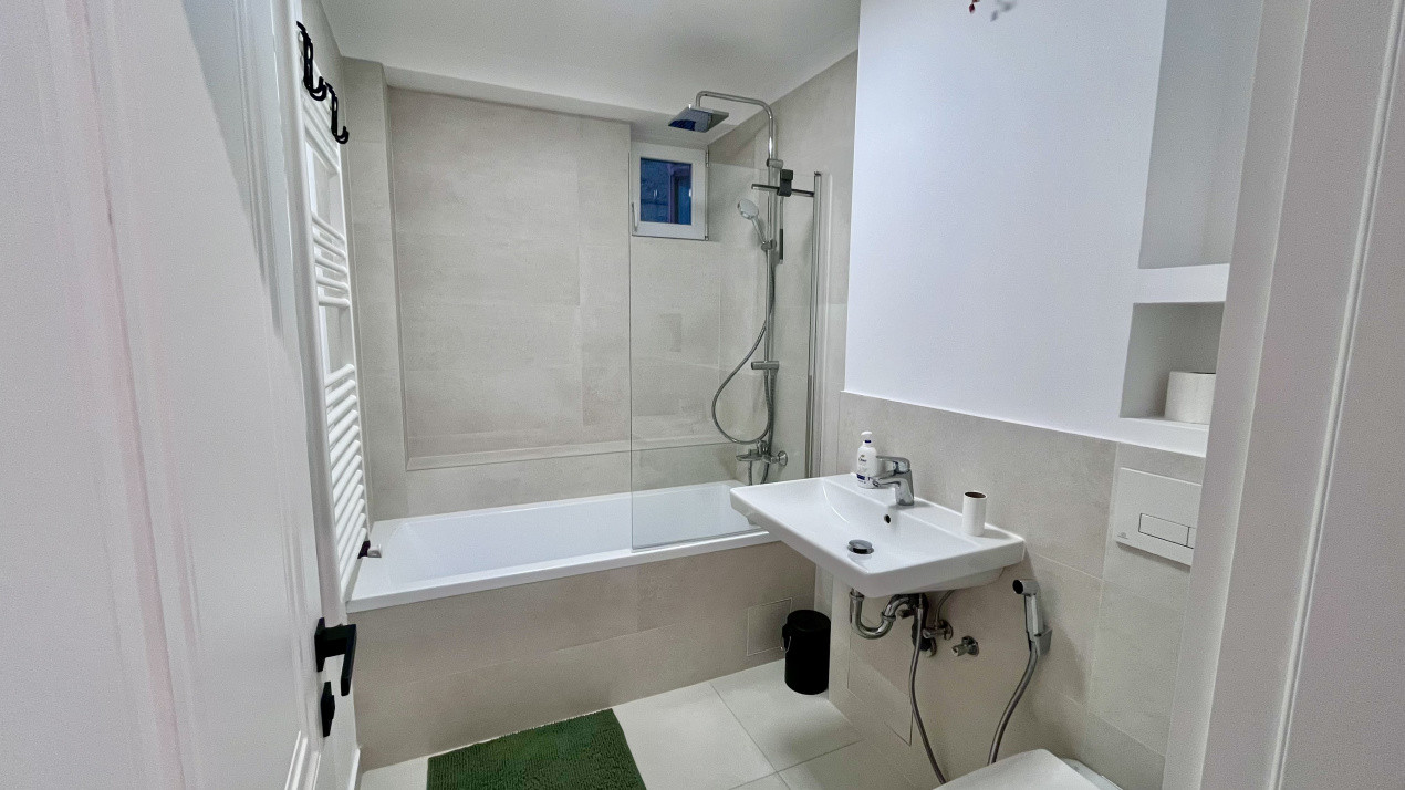 Apartament modern cu 3 camere in zona centrală 