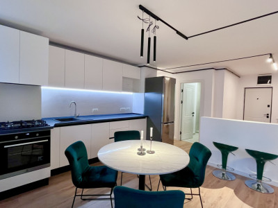 Apartament modern cu 3 camere in zona centrală 