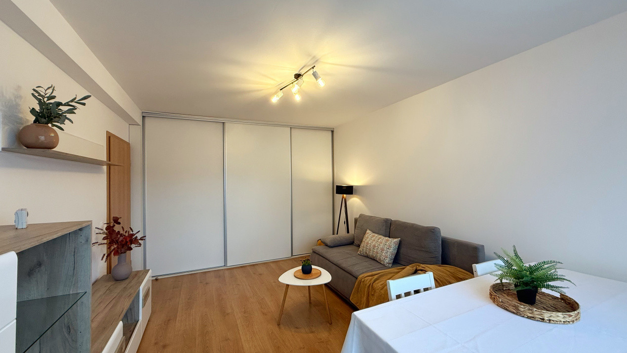 Apartament 2 camere | Decomandat, balcon + parcare –  zona Coresi Mall  📍