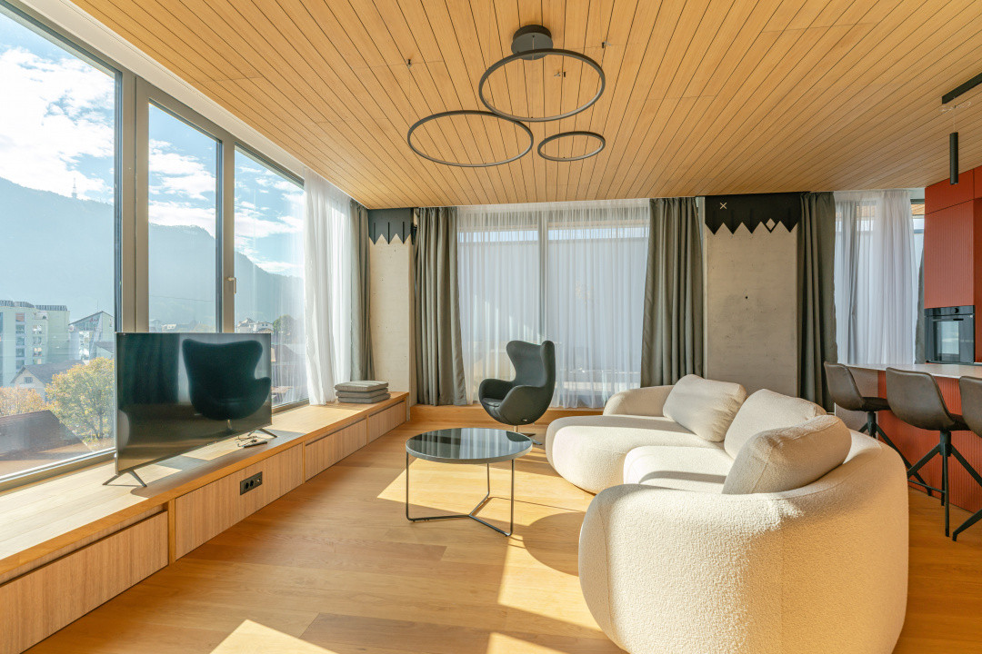 Penthouse de lux cu jacuzzi și vedere spectaculoasă spre Tâmpa