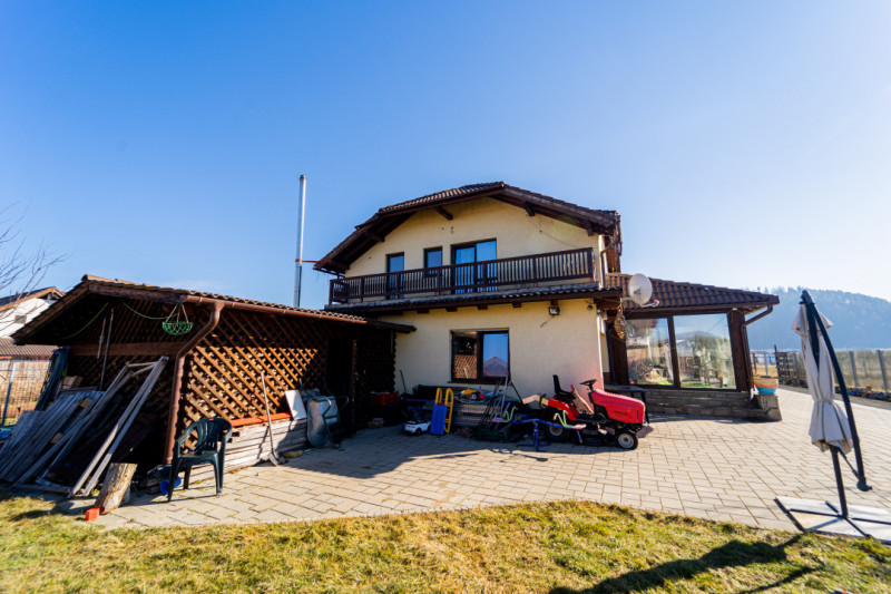 Casa mobilata lux si curte generoasa, Rasnov