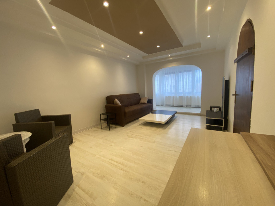 Apartament 2 camere decomandat– Strada Zizinului, în spate la Județean