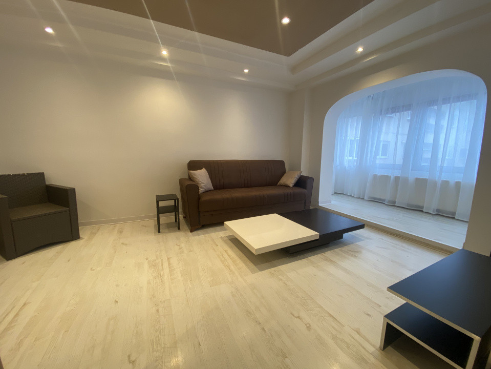 Apartament 2 camere decomandat– Strada Zizinului, în spate la Județean