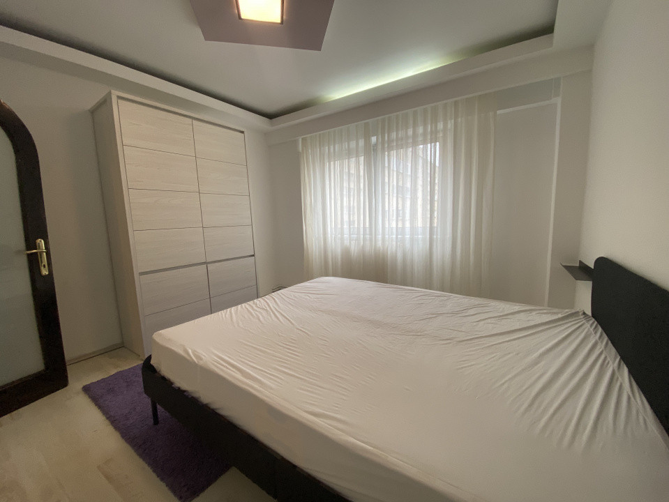 Apartament 2 camere decomandat– Strada Zizinului, în spate la Județean