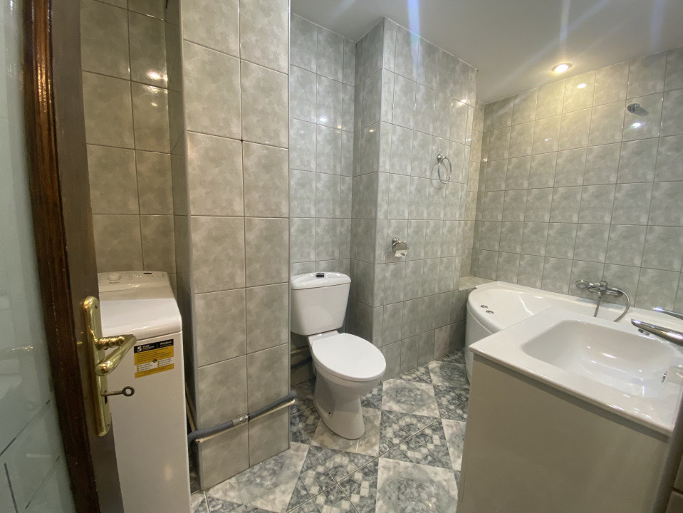 Apartament 2 camere decomandat– Strada Zizinului, în spate la Județean