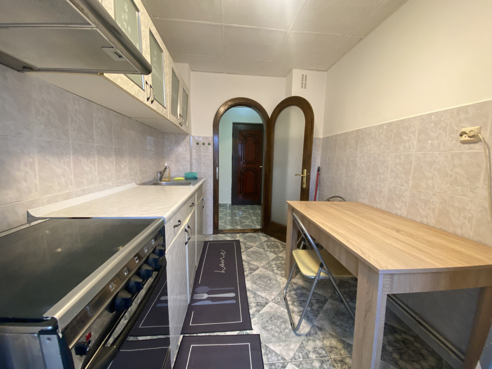 Apartament 2 camere decomandat– Strada Zizinului, în spate la Județean