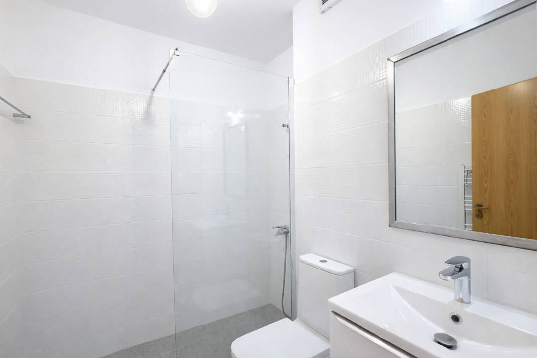 Apartament 2 camere | Decomandat, balcon + parcare –  zona Coresi Mall  📍