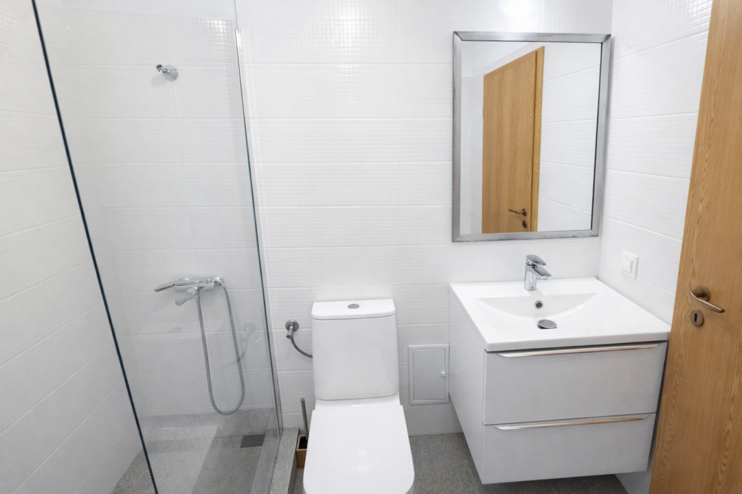 Apartament 2 camere | Decomandat, balcon + parcare –  zona Coresi Mall  📍