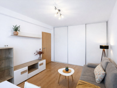 Apartament 2 camere | Decomandat, balcon + parcare –  zona Coresi Mall  📍