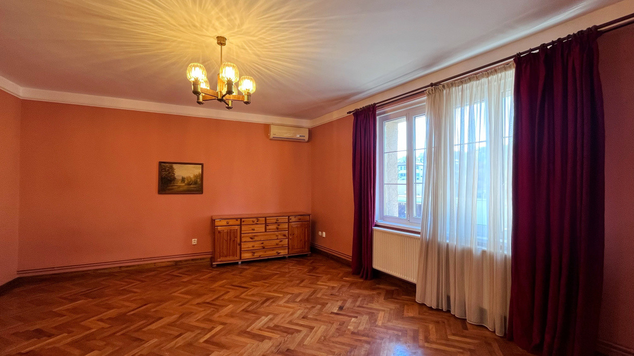 Apartament cu 3 camere in Zona Centrală