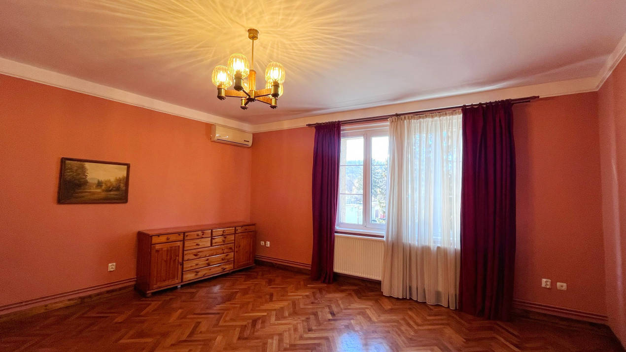 Apartament cu 3 camere in Zona Centrală