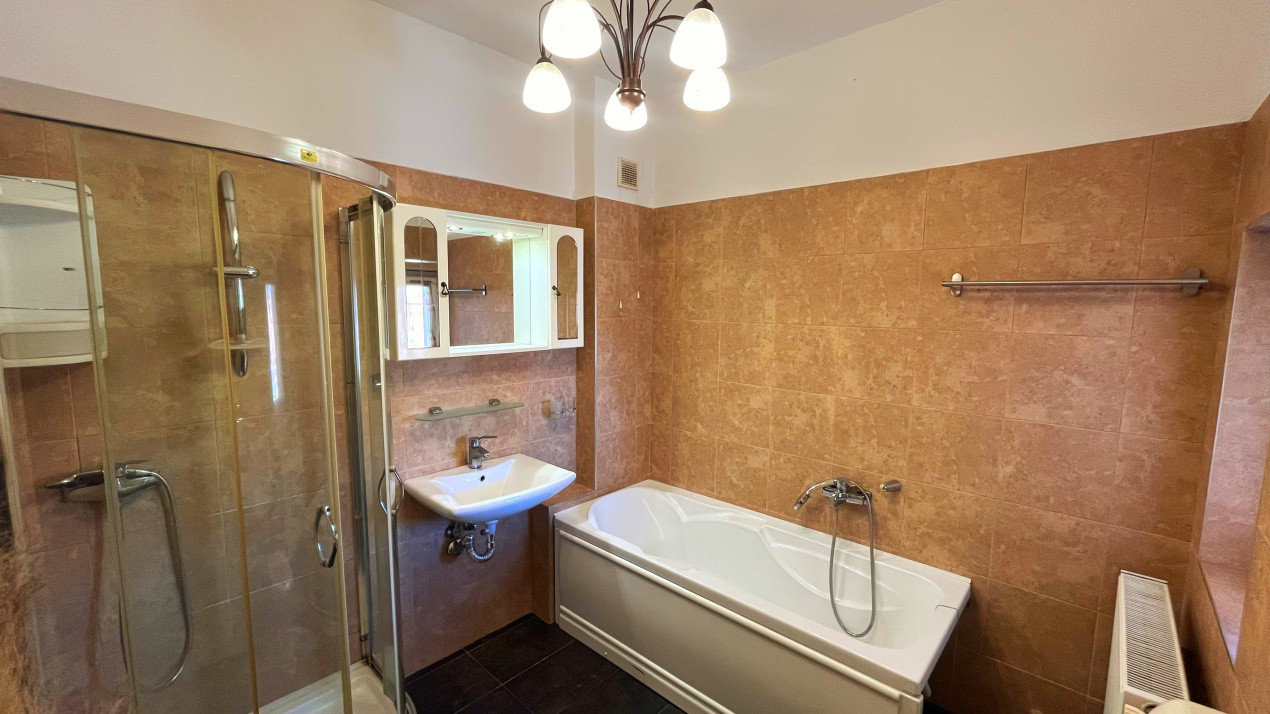 Apartament cu 3 camere in Zona Centrală