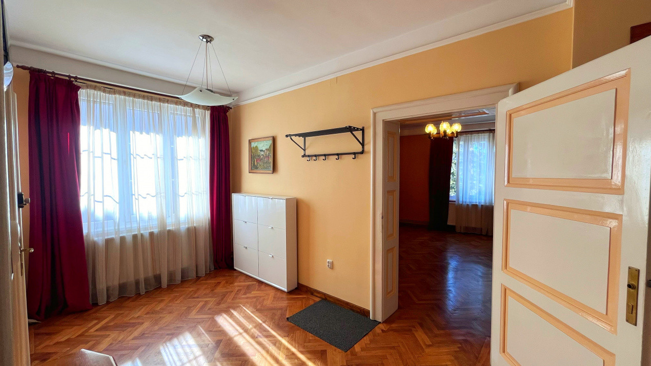 Apartament cu 3 camere in Zona Centrală