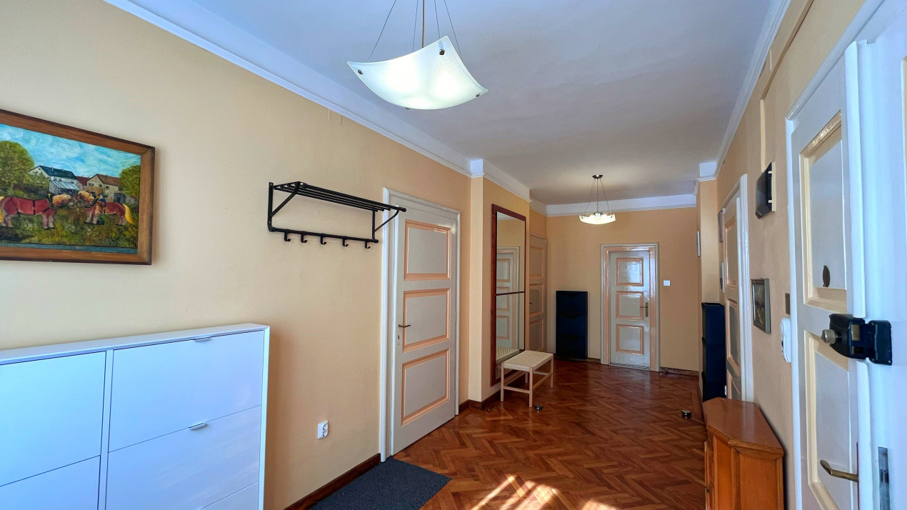 Apartament cu 3 camere in Zona Centrală