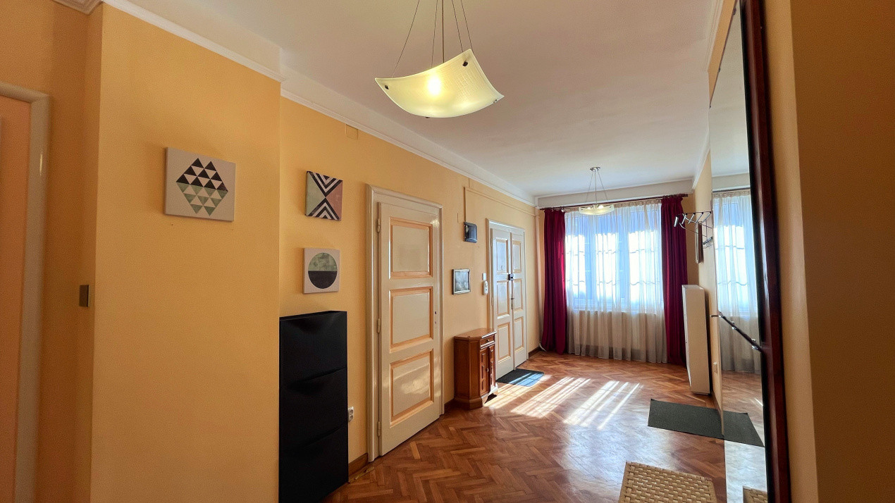 Apartament cu 3 camere in Zona Centrală