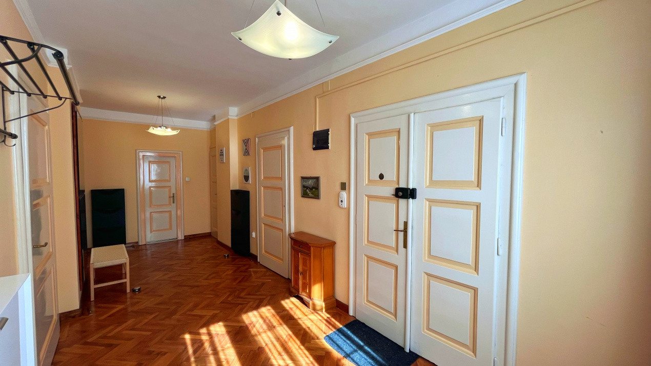 Apartament cu 3 camere in Zona Centrală