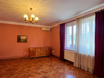 Apartament cu 3 camere in Zona Centrală