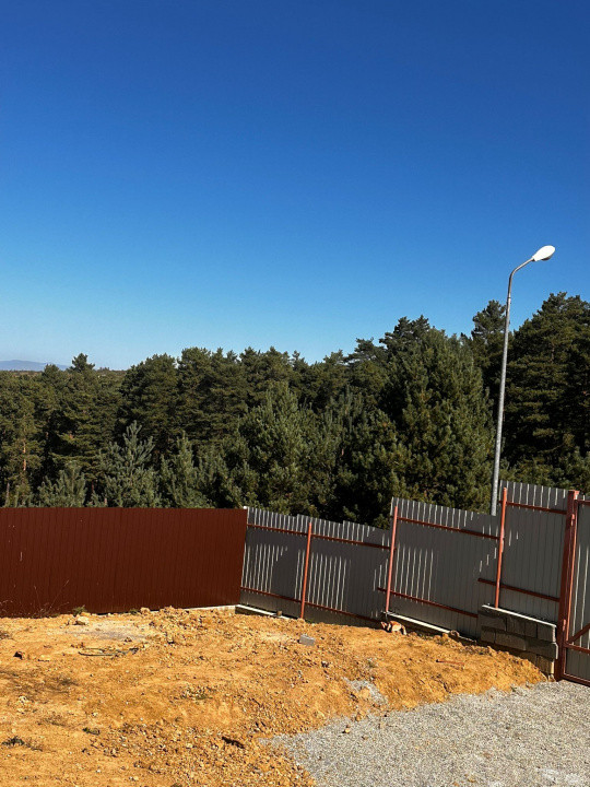 Teren intravilan, 600mp,  BONUS: casuta metalica