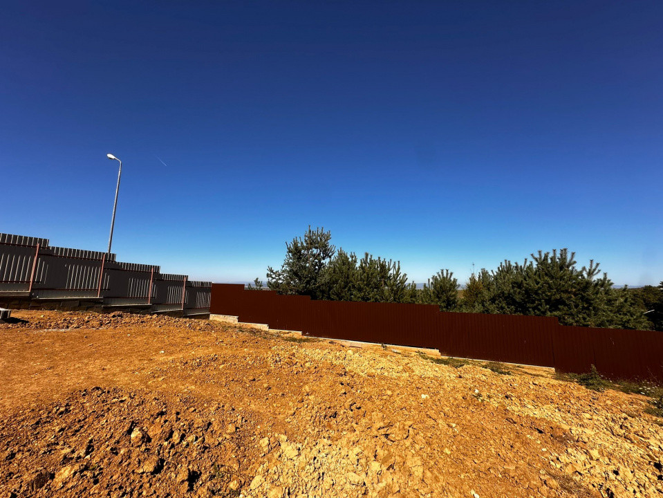 Teren intravilan, 600mp,  BONUS: casuta metalica