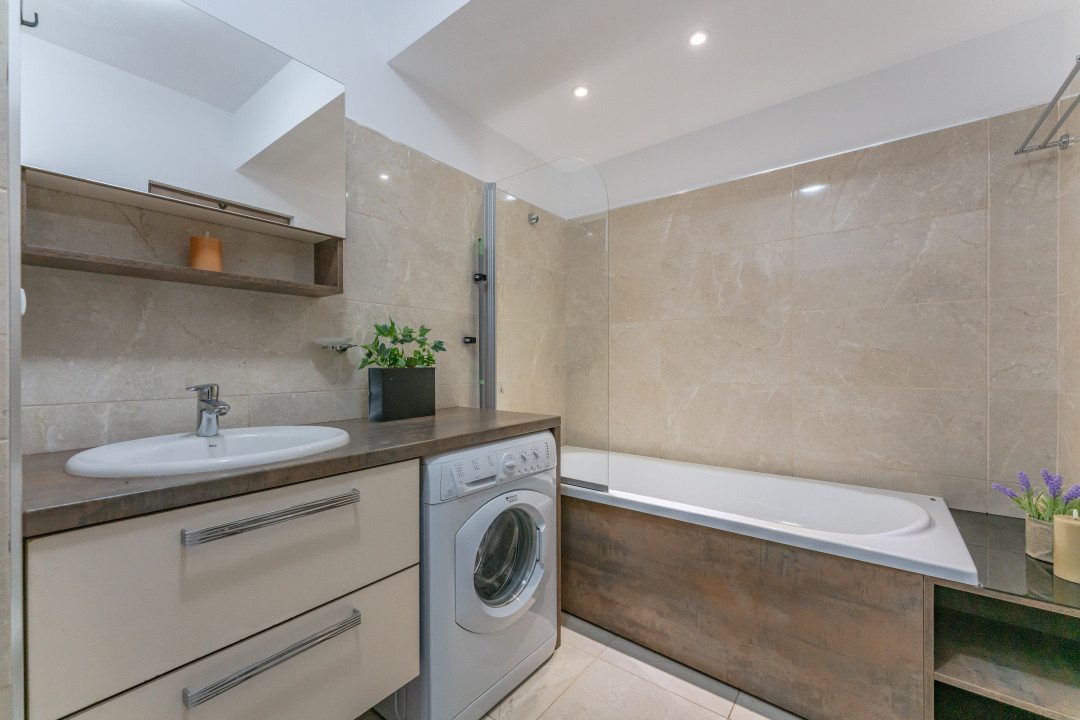 Apartament modern, curte privata, mobilat complet