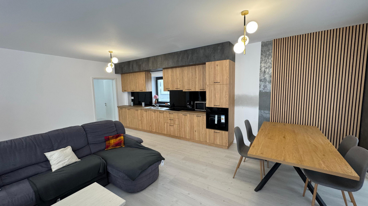 Penthouse modern in Tractorul