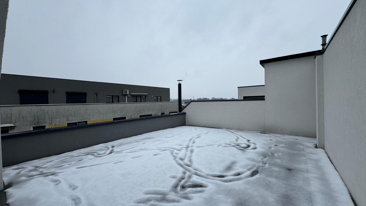 Penthouse modern in Tractorul