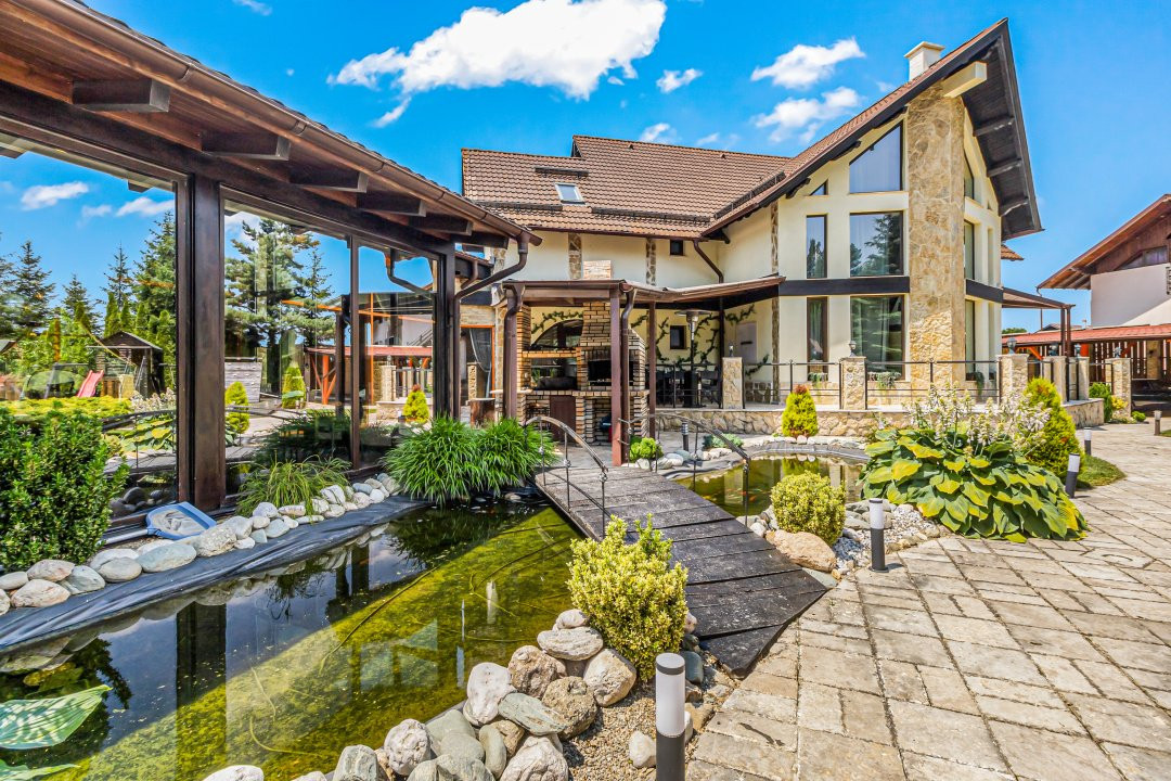 Vilă spectaculoasă lângă Castelul Bran cu piscină și cramă