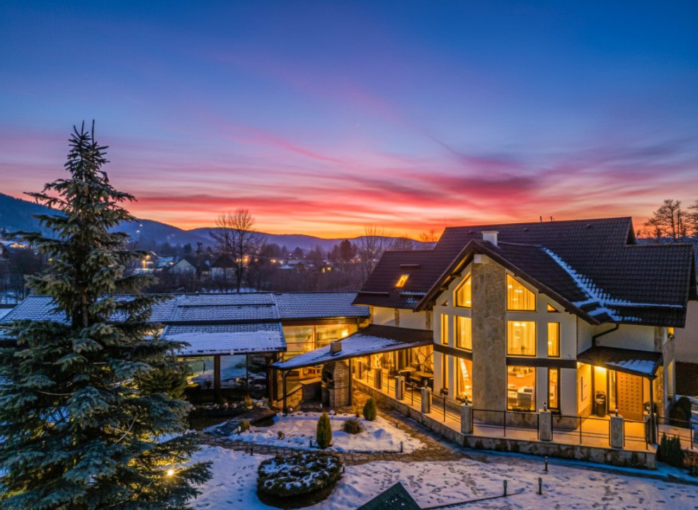 Vilă spectaculoasă lângă Castelul Bran cu piscină și cramă