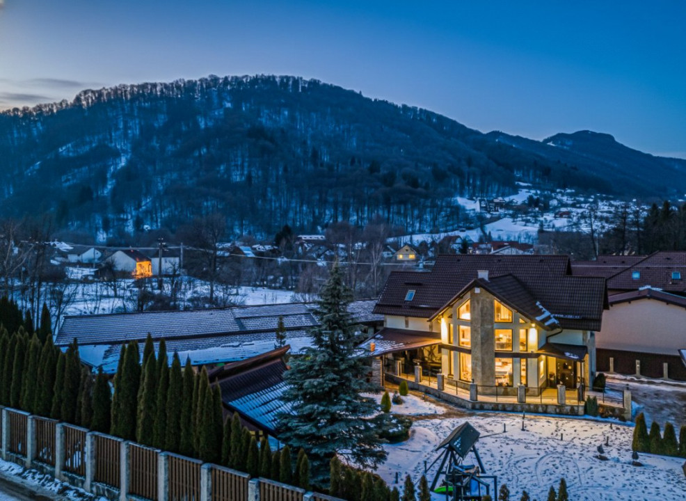Vilă spectaculoasă lângă Castelul Bran cu piscină și cramă