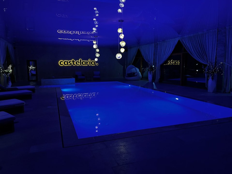 Vilă spectaculoasă lângă Castelul Bran cu piscină și cramă