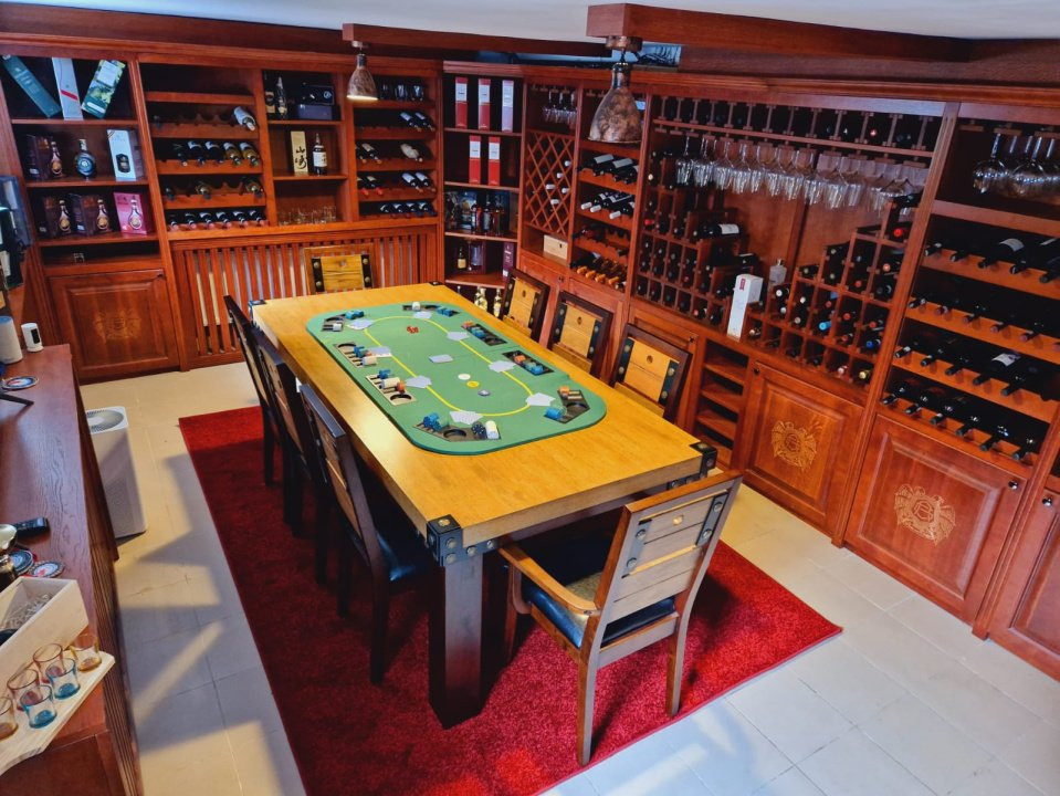 Vilă spectaculoasă lângă Castelul Bran cu piscină și cramă