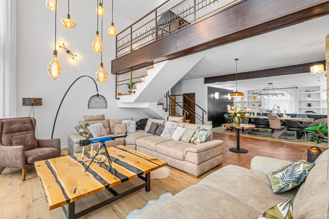 Vilă spectaculoasă lângă Castelul Bran cu piscină și cramă