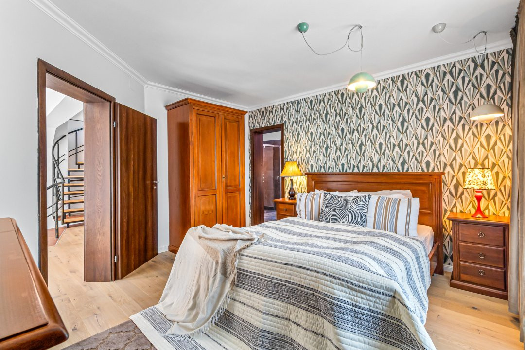 Vilă spectaculoasă lângă Castelul Bran cu piscină și cramă