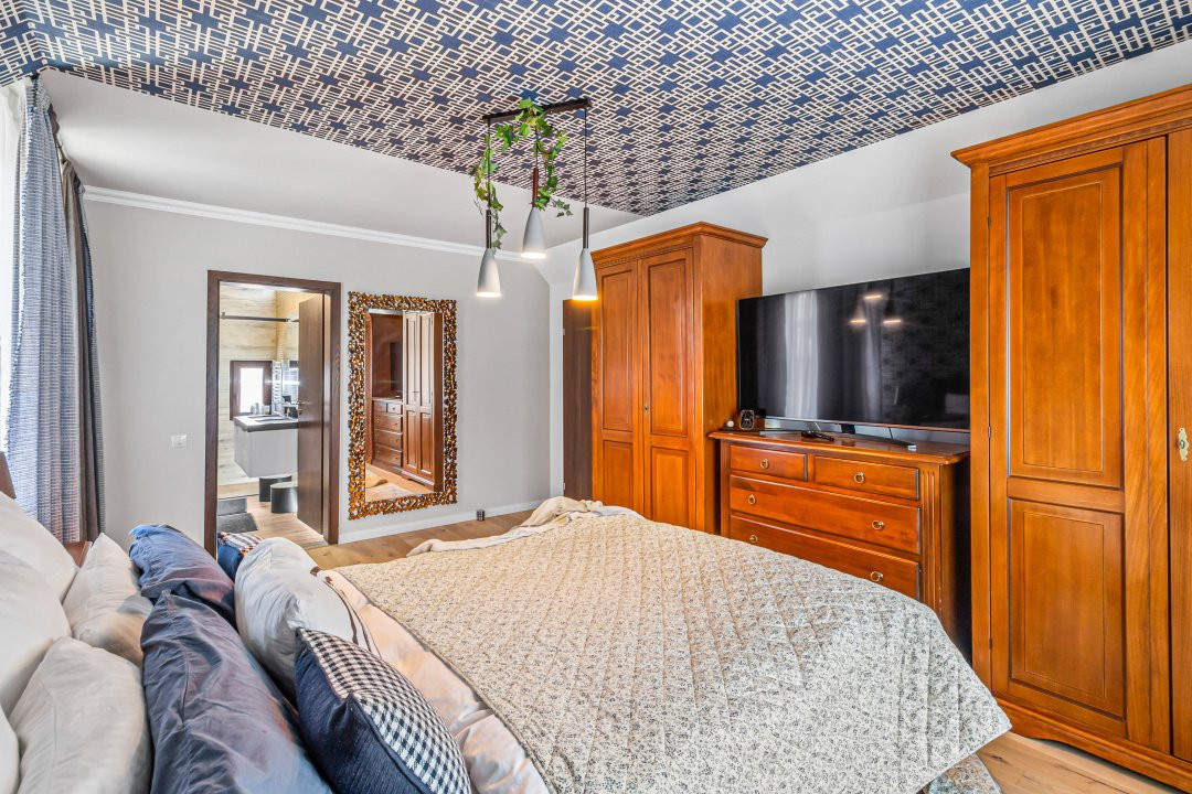 Vilă spectaculoasă lângă Castelul Bran cu piscină și cramă