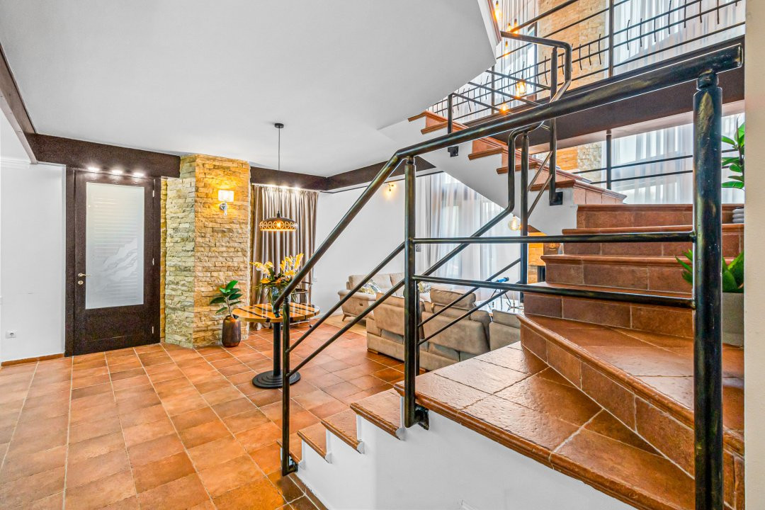 Vilă spectaculoasă lângă Castelul Bran cu piscină și cramă