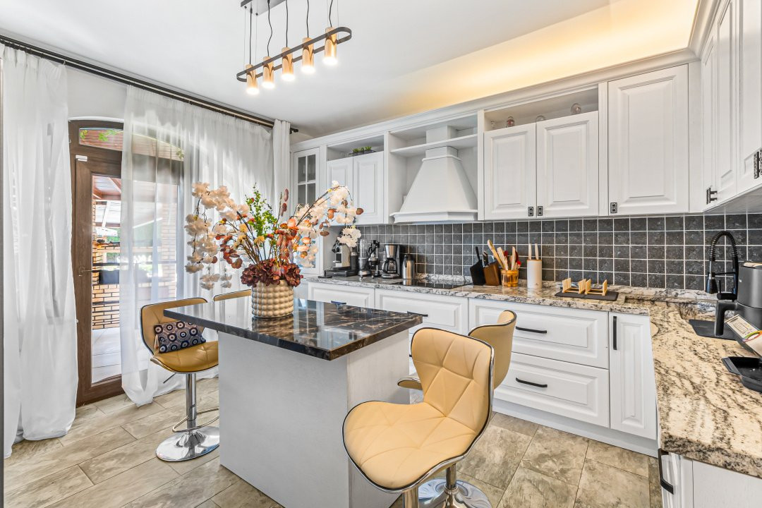 Vilă spectaculoasă lângă Castelul Bran cu piscină și cramă