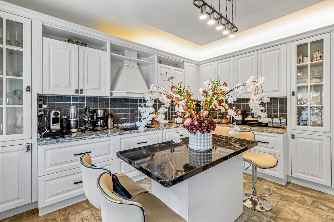 Vilă spectaculoasă lângă Castelul Bran cu piscină și cramă