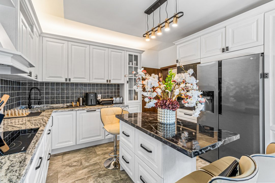 Vilă spectaculoasă lângă Castelul Bran cu piscină și cramă