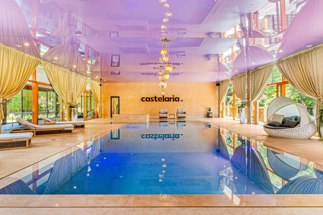 Vilă spectaculoasă lângă Castelul Bran cu piscină și cramă