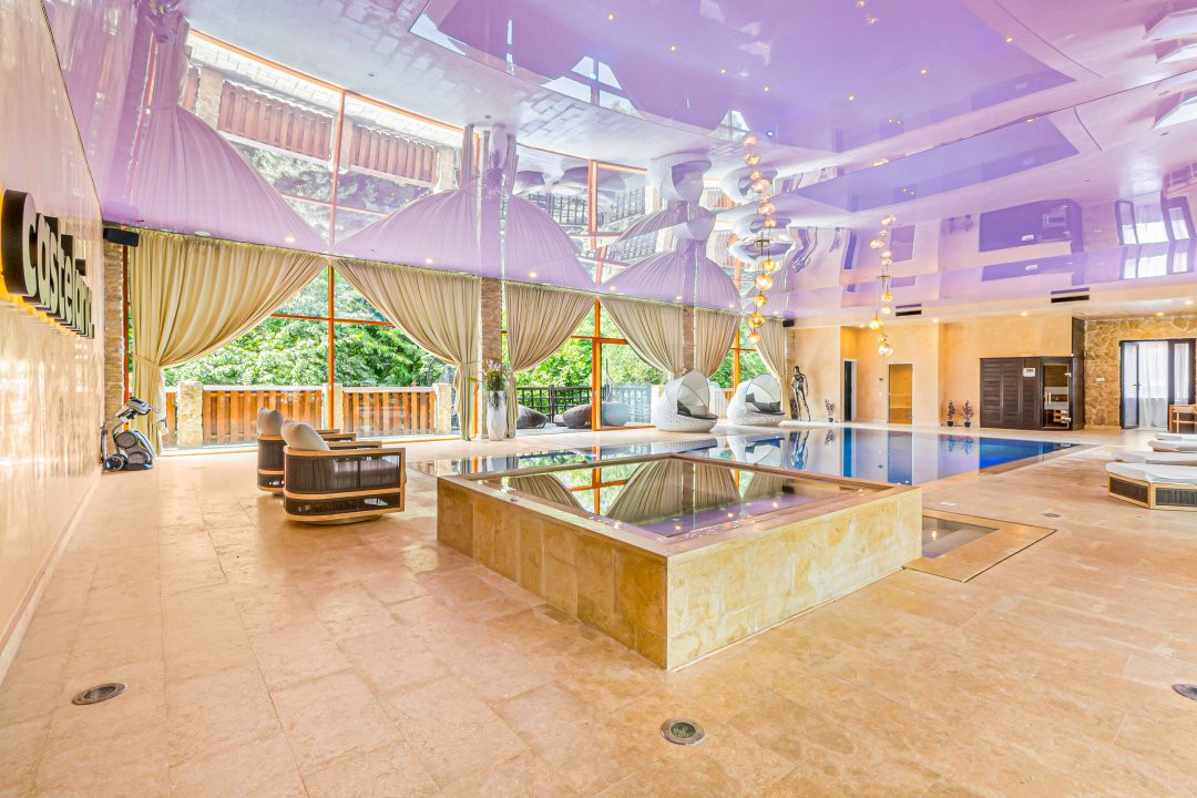 Vilă spectaculoasă lângă Castelul Bran cu piscină și cramă