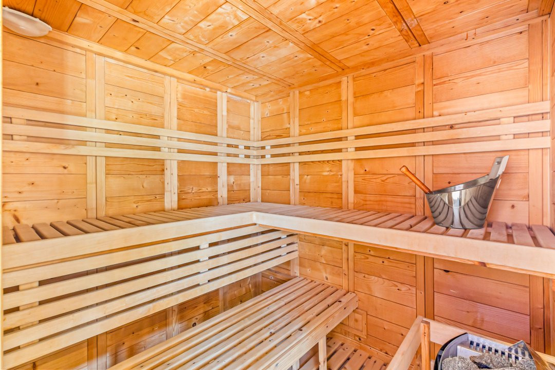 Vilă spectaculoasă lângă Castelul Bran cu piscină și cramă