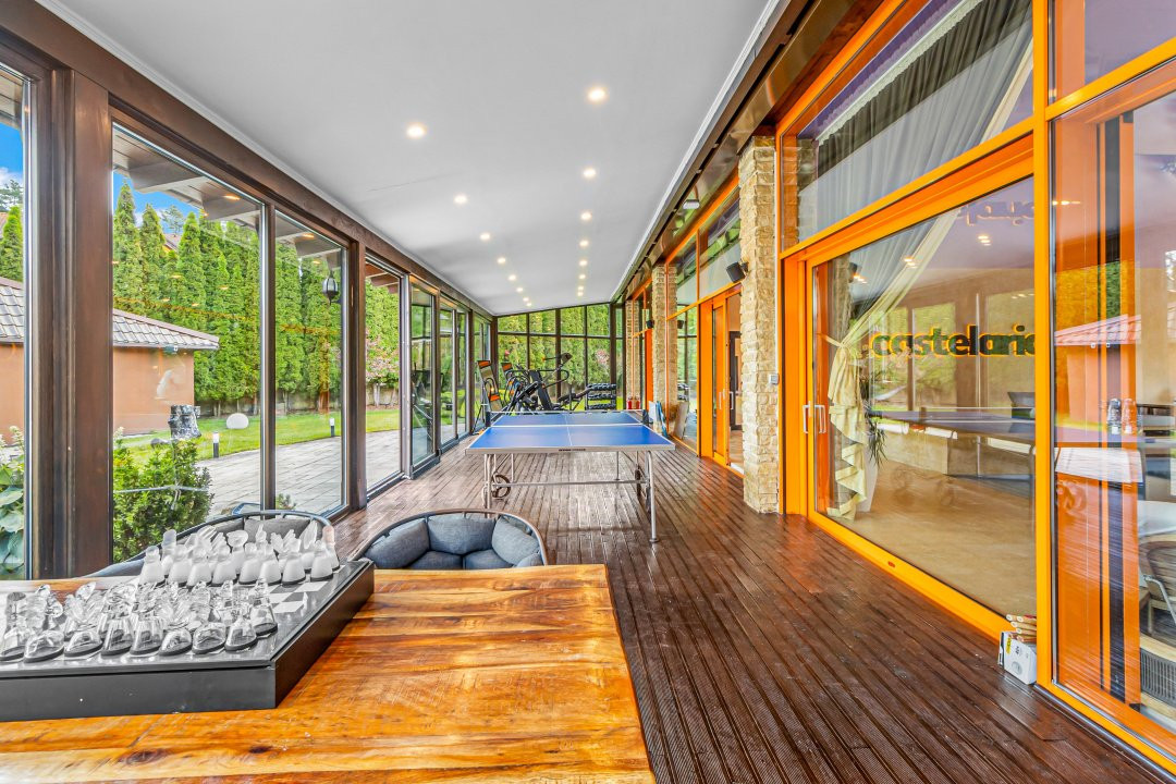 Vilă spectaculoasă lângă Castelul Bran cu piscină și cramă