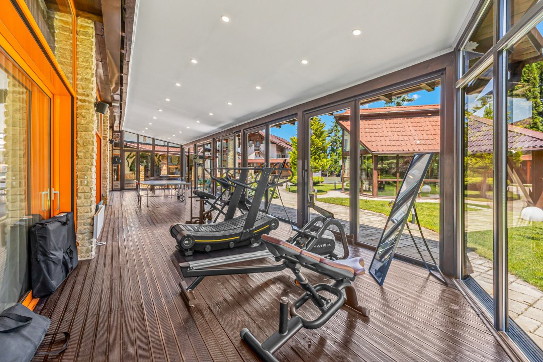 Vilă spectaculoasă lângă Castelul Bran cu piscină și cramă