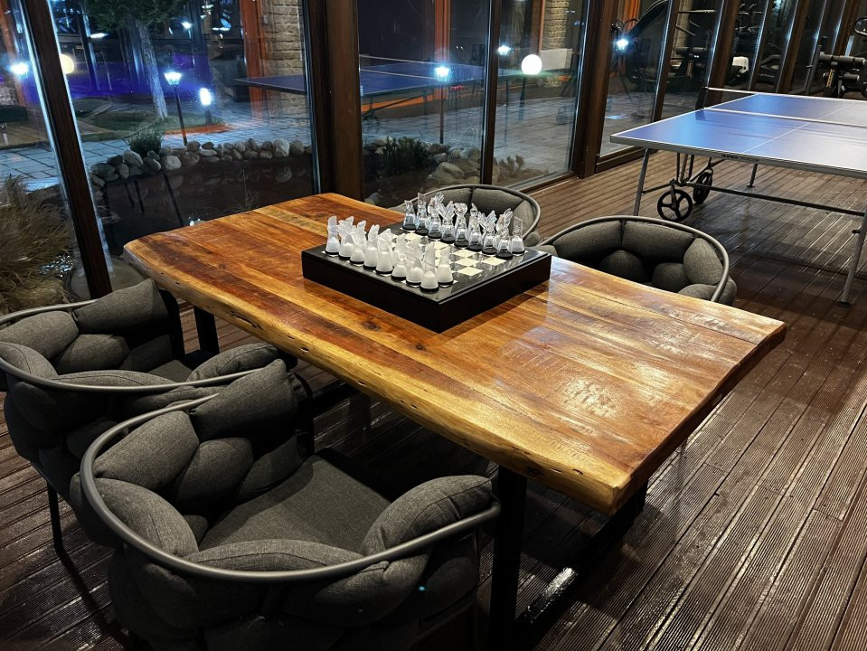 Vilă spectaculoasă lângă Castelul Bran cu piscină și cramă