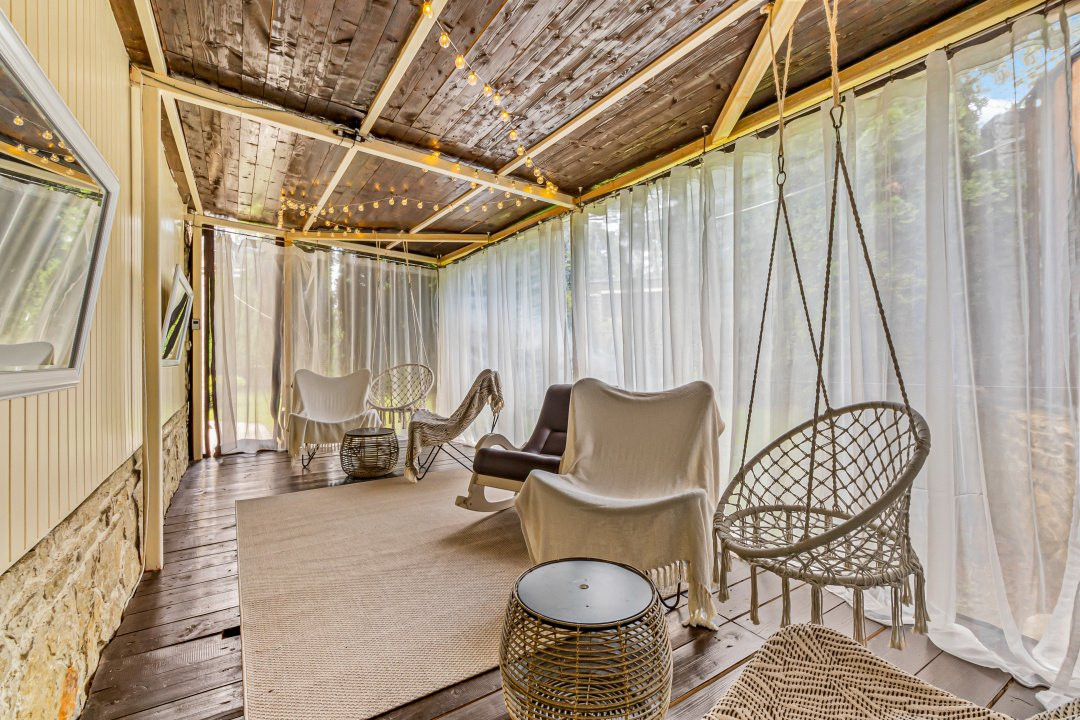 Vilă spectaculoasă lângă Castelul Bran cu piscină și cramă