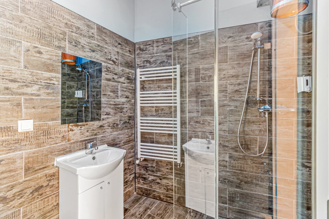 Vilă spectaculoasă lângă Castelul Bran cu piscină și cramă